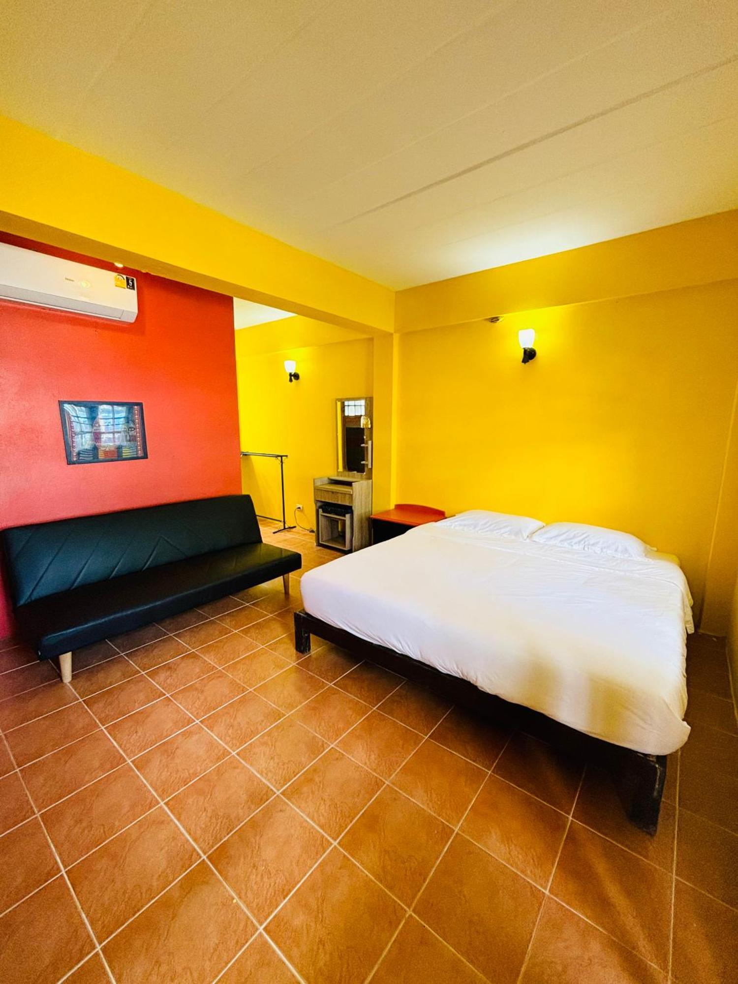 Moondance Homestay *